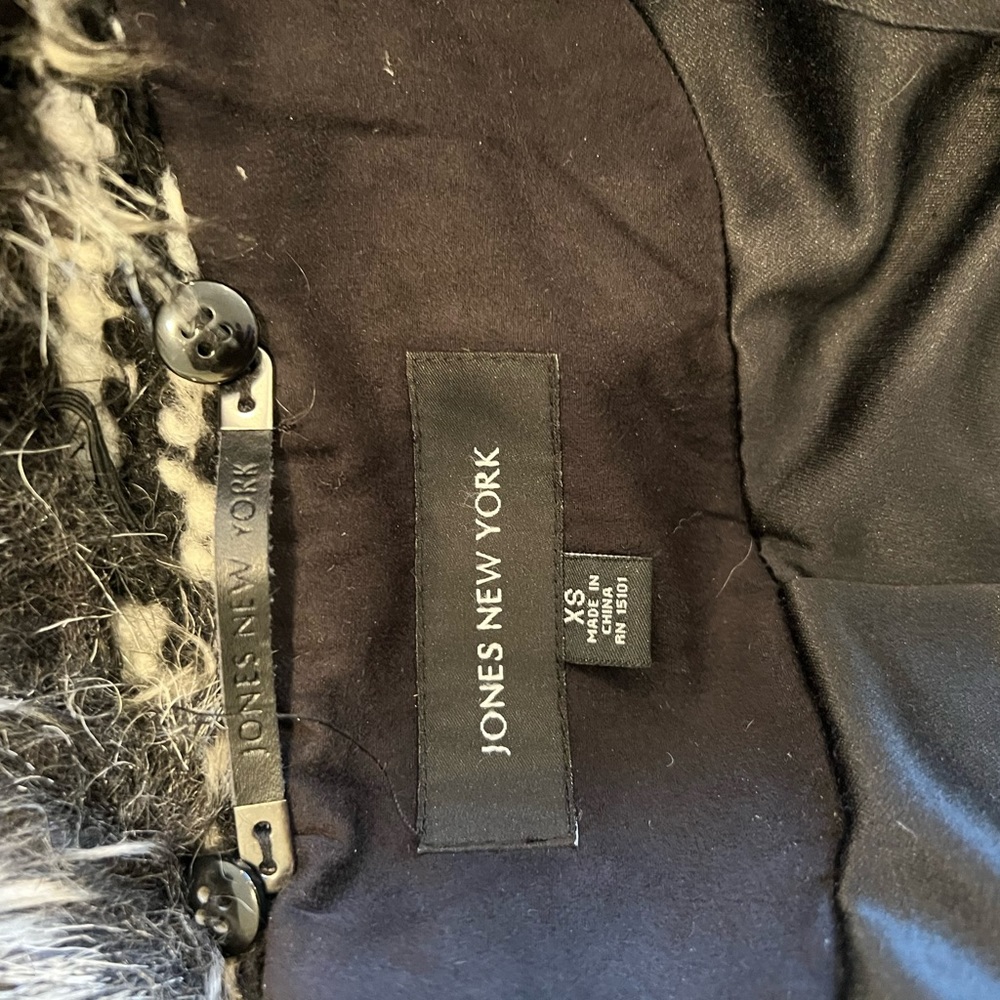 Coat - Picture 6 of 8